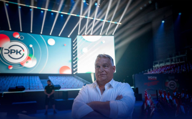 Miskolcon dübörögnek tovább a Digitális Polgári Körök, Orbán megint felszólal