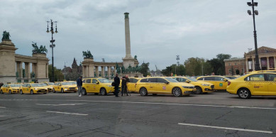 Taxis tüntetés a Hősök terén