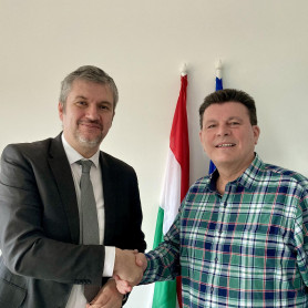 Hadházy: Fegyveres rendőrök jelentek meg Káncz Csaba házánál