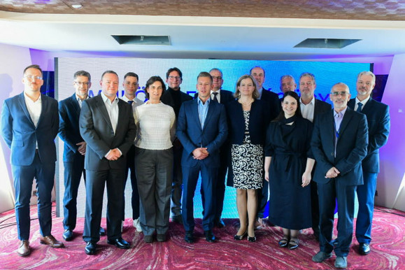 Az Orbán-kormányok újabb korábbi szakpolitikusát igazolta le a Tisza 