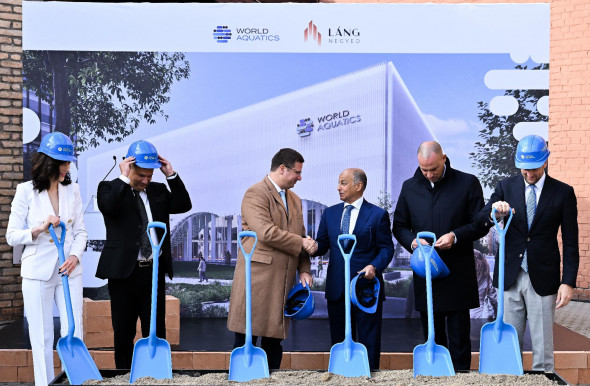 Népszava: Engedély nélkül kezdték építeni az új úszószékházat