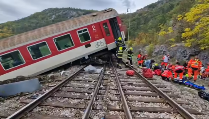 Vonatbaleset Szlovákiában: Majdnem száz sérült 