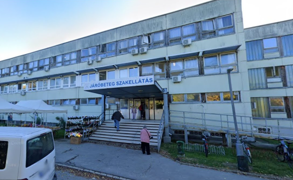Hosszú órákig állnak sorba ultrahangidőpontért a váci kórházban