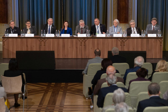 Az MMA egy tagja hiányolta, hogy nem méltatták Krasznahorkait a közgyűlésükön