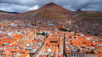 Az Ezüstváros 42 temploma az Utcafrontban