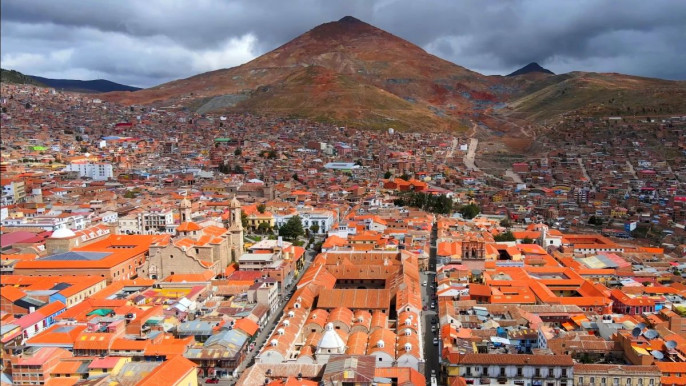 Az Ezüstváros 42 temploma az Utcafrontban