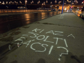 Ki az a Zsolti bácsi? - akcióztak a pártaktivisták a Békemenet útvonalán