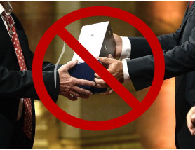 Ne kapjon senki az államtól díjat! - Kárpáti Iván jegyzete