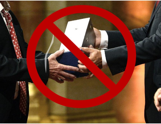 Ne kapjon senki az államtól díjat! - Kárpáti Iván jegyzete