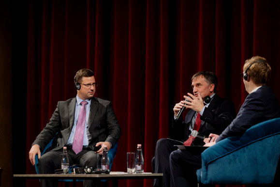 A Fidesz hősként fogadta a lengyel minisztert, aki ellen otthon eljárás folyik a Pegasus ügy miatt