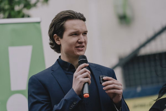 Pikóék megzsarolt támogatottja nyerte a józsefvárosi időközit