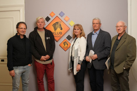 Mit tud kiolvasni a lélekbúvár Orbán Viktor interjú közbeni firkálmányából? – Hetes ajánló