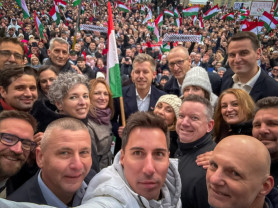 Magyar Péter: Orbán az ország gyászhuszára, Temuról rendelt utcai harcos