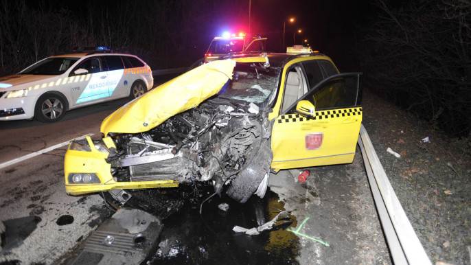 Soha többet nem vezethet a 130-cal frontálisan karambolozó taxis