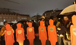 A nőgyilkosságok áldozataira emlékeztek a Kossuth téren