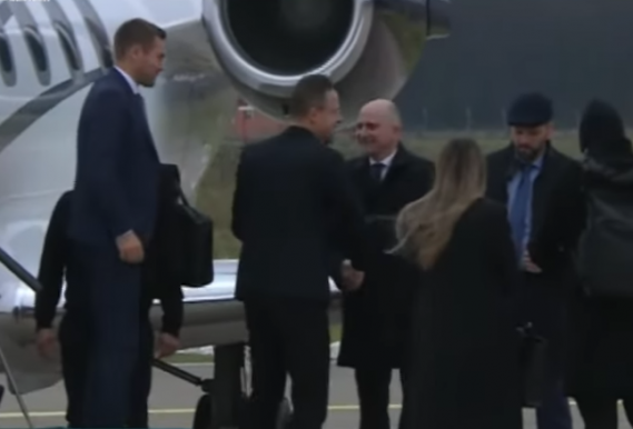 Szijjártó magánrepülővel ment Banja Lukába, miután katonai géppel nem engedték leszállni