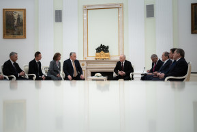 Megkérdezték Lázártól, milyen érzés kezet fogni egy háborús bűnös diktátorral