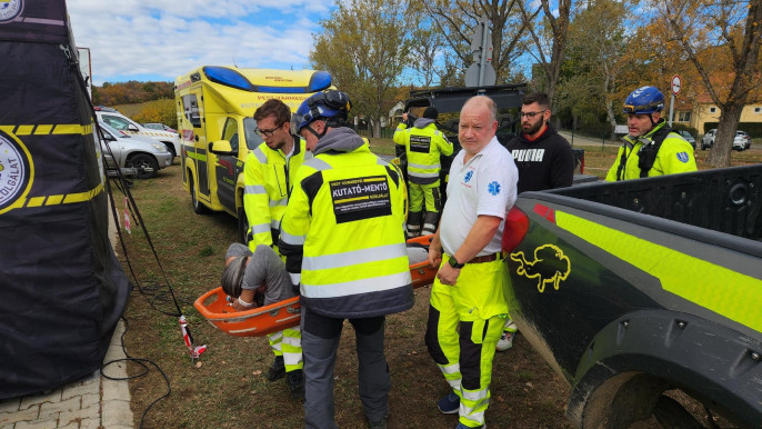 Elfogyott a pénzük, a Facebookon kérnek segítséget a Pest megyei kutató-mentők