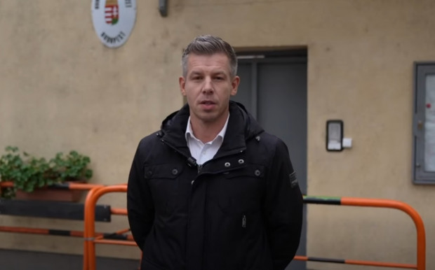 Magyar Péter egy fóti gyermekotthonban történt bántalmazásról kérdezi Orbán Viktort