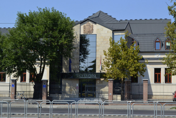 Az ügyészség indítványozta a dunaújvárosi DK-s alpolgármester letartóztatását