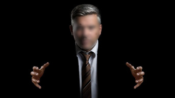 Öltönyösök - Szénási Sándor jegyzete