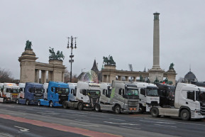 Lázár súlykorlátozást is bevezet a kamionokra