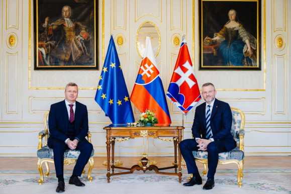 A Benes-dekrétumok ügye miatt lemondott nemzetiségi tanácsadói tisztségéről Forró Krisztián