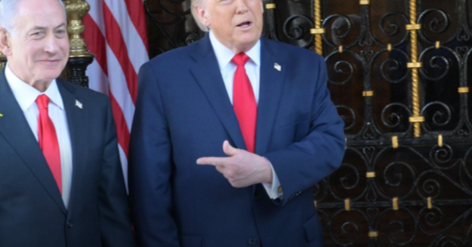 Izrael-díjjal tüntetik ki Trumpot Kép