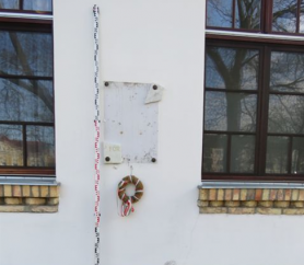 Kétszáz kilós lopott disznóval bukott meg a notórius emléktáblatolvaj 