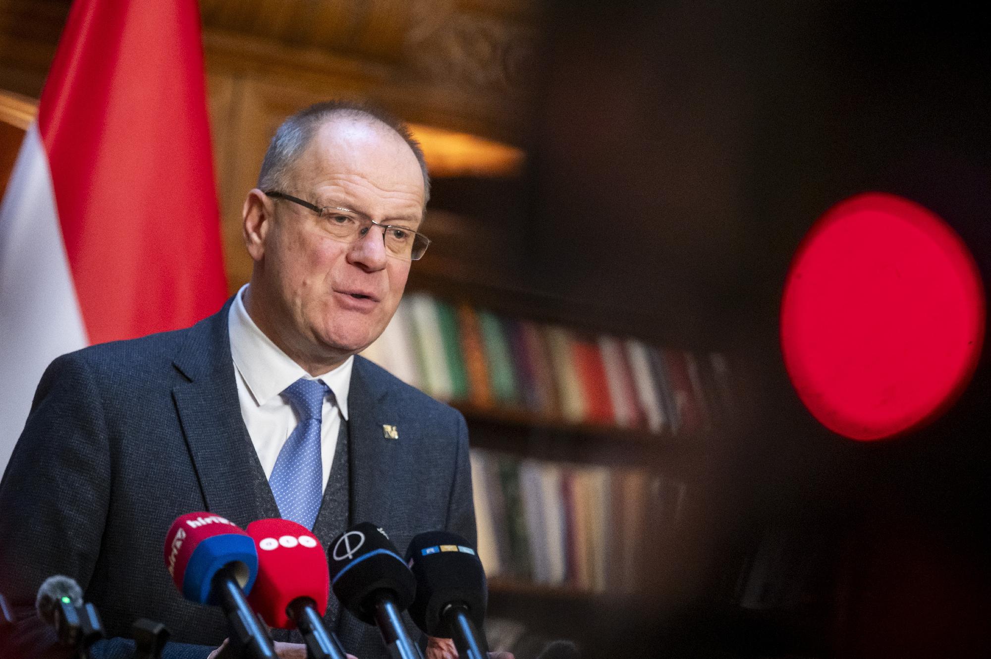 Sajtótájékoztató az önkormányzati rendszer módosításár