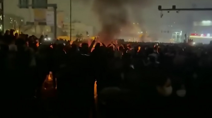 DJ-pult Teheránban - Kárpáti Iván jegyzete