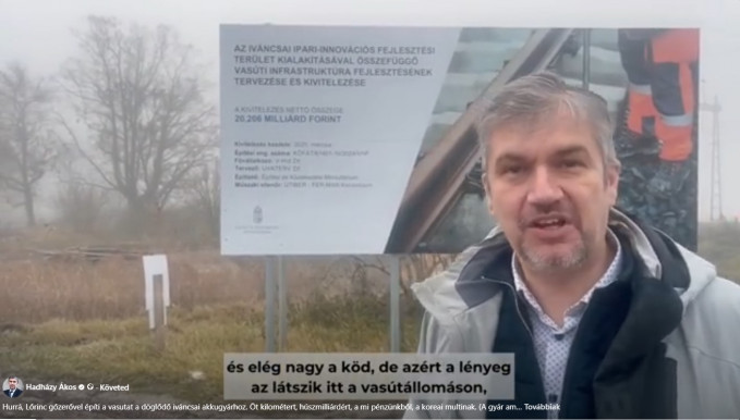 ''Hurrá, Lőrinc gőzerővel építi a vasutat a döglődő iváncsai akkugyárhoz''