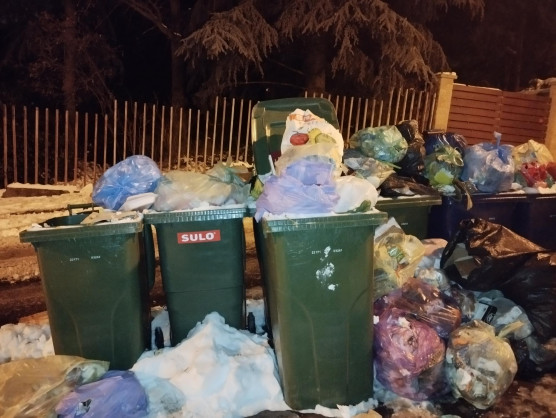 Hetek óta nem viszi el a szemetet a MOHU a budai kerületekből