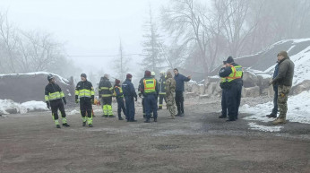 A kormány ingyen favágóként használja a tűzoltókat
