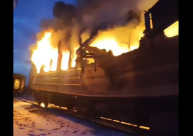 Egy, a magyar határ mellől indult vonatot ért orosz dróntámadás Ukrajnában