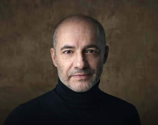 Továbbra is Rudolf Péter vezeti a Vígszínházat