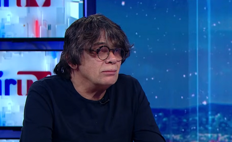 Magyar Péter-díjas énekesként konferálták fel Takáts Tamást a Hír TV-ben 