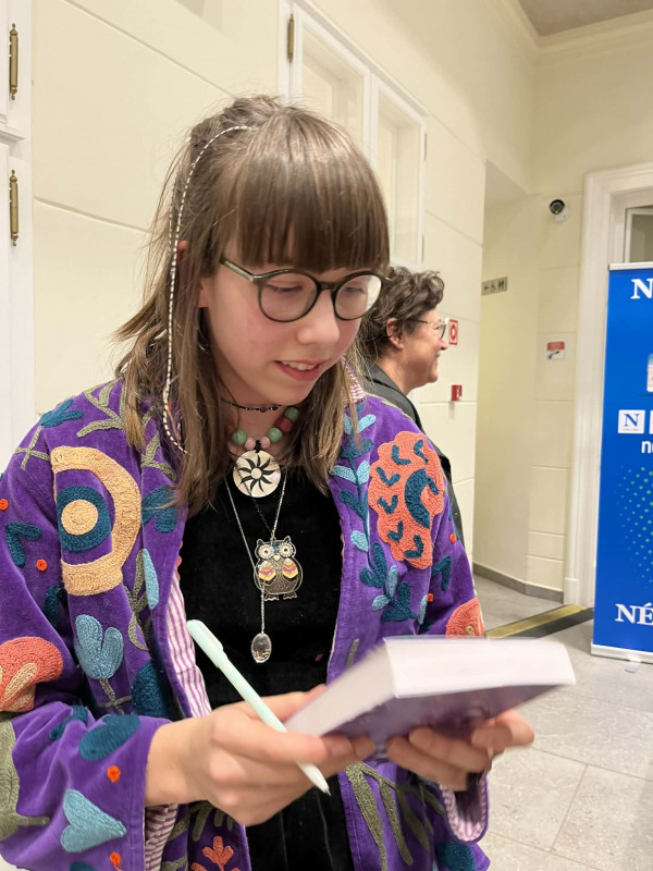 Mintha félistenek világában élnénk