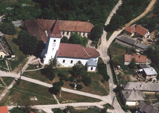 A bajóti önkormányzat elhatárolódik a Magyar Pétert lefejezéssel fenyegető embertől