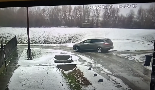 Elloptak egy kocsit a sülysápi bölcsőde elől, benne volt a gyerek is