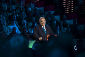 Orbán megint eltakarításról beszélt, és szerinte a putyinozás komolytalan