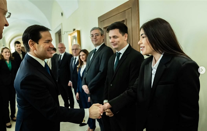 Gáspár Evelin is köszöntötte Marco Rubiót a Karmelitában