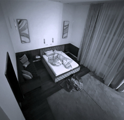 Új felirat bukkant fel a bekamerázott hálószoba képe felett