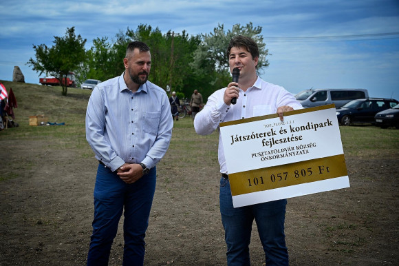 Azzal a játszótérrel kampányol a fideszes képviselő, amit már négy éve is megígért