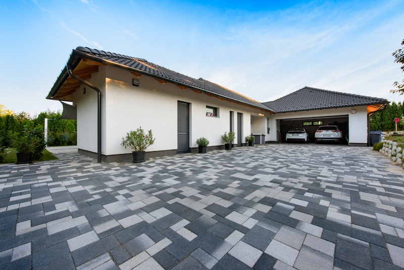 modern térkő: borostyán kombi grafit