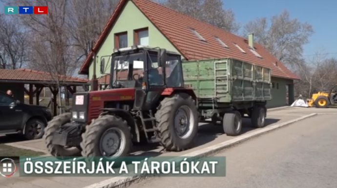 Rendőrök kérdezgetik a gazdákat és a fuvarozókat, hogy mennyi üzemanyagot tudnak tárolni