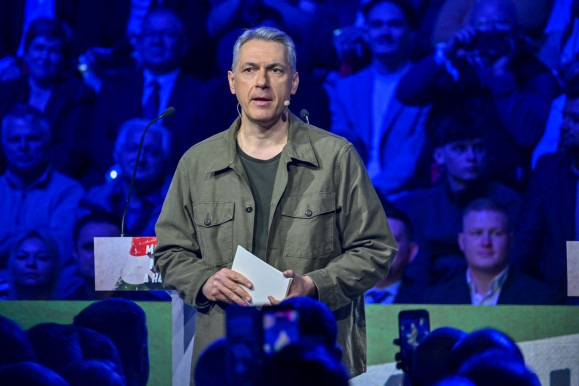 Lázár: Hallgass az eszedre, figyelj a zsebedre, szavazz a Fideszre