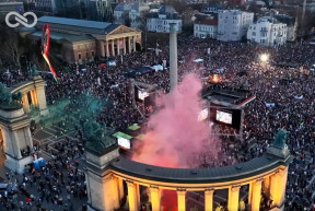 A Tisza Párt menete megtöltötte az Andrássy út egy részét és a Hősök terét