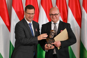 Orbán bebetontozta a GVH fideszes elnökét