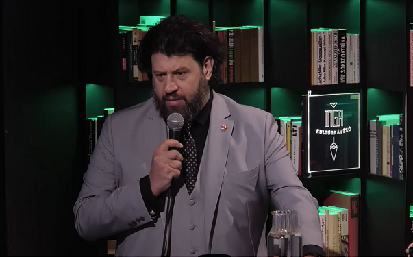 Azahriah  is fellép Puzsérék Rendszerbontó Nagykoncertjén a Hősök terén